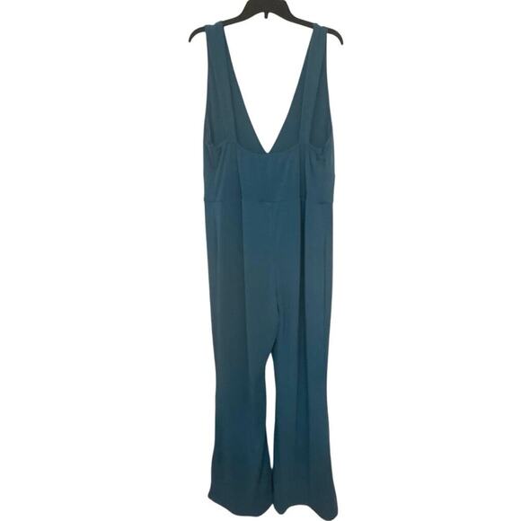 Pretty Little Thing Blue Contour Jersey Flared  Deep V Neck Jumpsuit New 1X - Picture 2 of 10